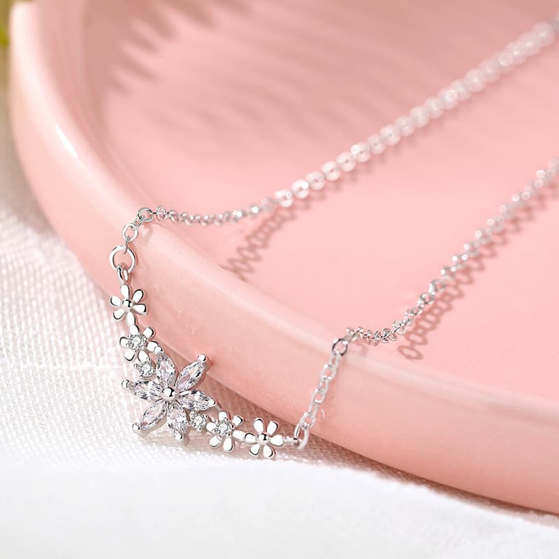 シルバー ネックレス きらめき小花のネックレス