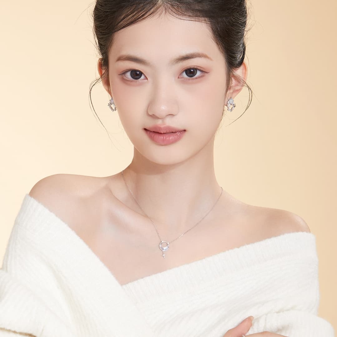 シルバー ネックレス 月と星のきらめき 揺らめくペンダント