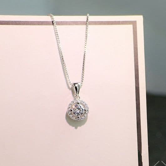 シルバー ネックレス シルバー ネックレス 輝き満ちる円形ジルコニアペンダント