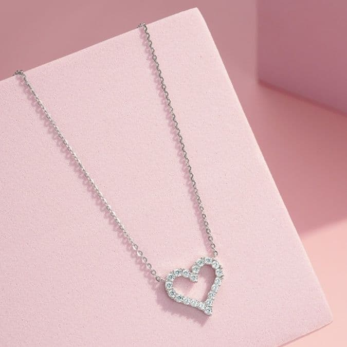 シルバー ネックレス シルバー ネックレス 輝き放つハート ペンダント