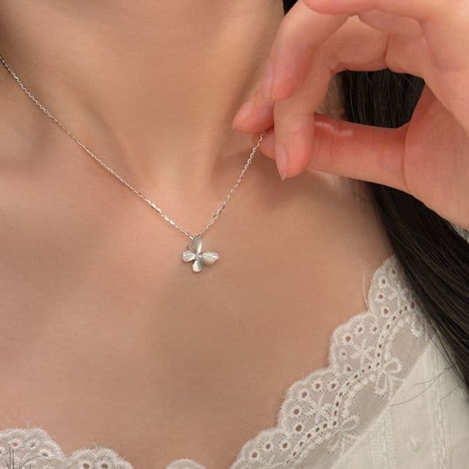 シルバー ネックレス シルバー ネックレス 花蝶のささやき ペンダント