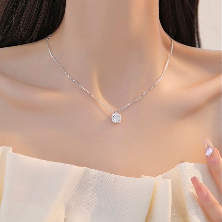 シルバー ネックレス 煌めき クッション シルバー ペンダント