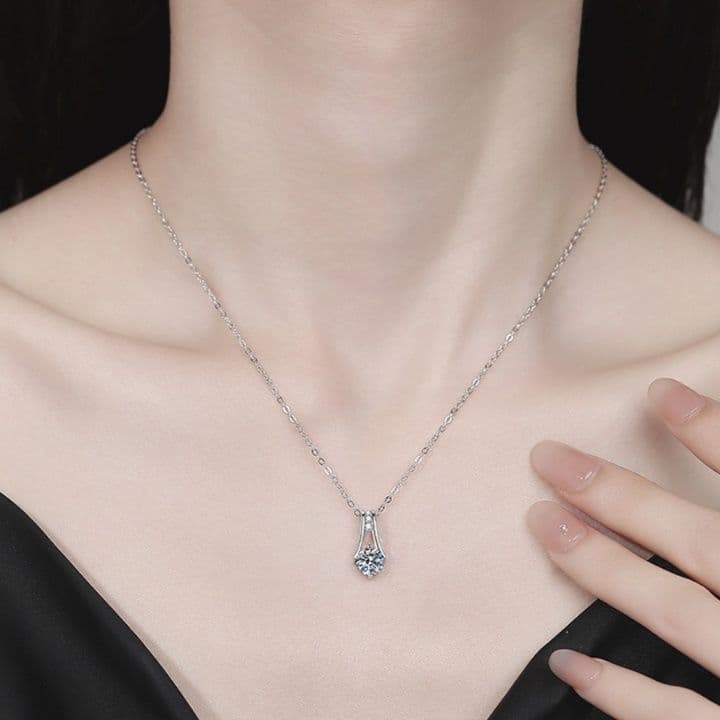 シルバー ネックレス 煌めき雫 ペンダント