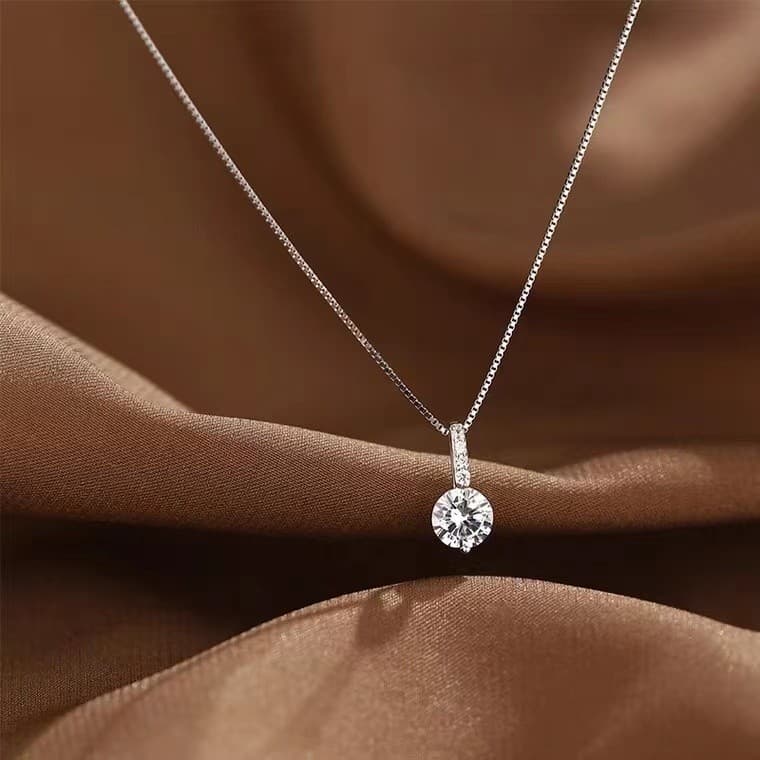 シルバー ネックレス 上品な一粒ジルコニアのペンダントネックレス