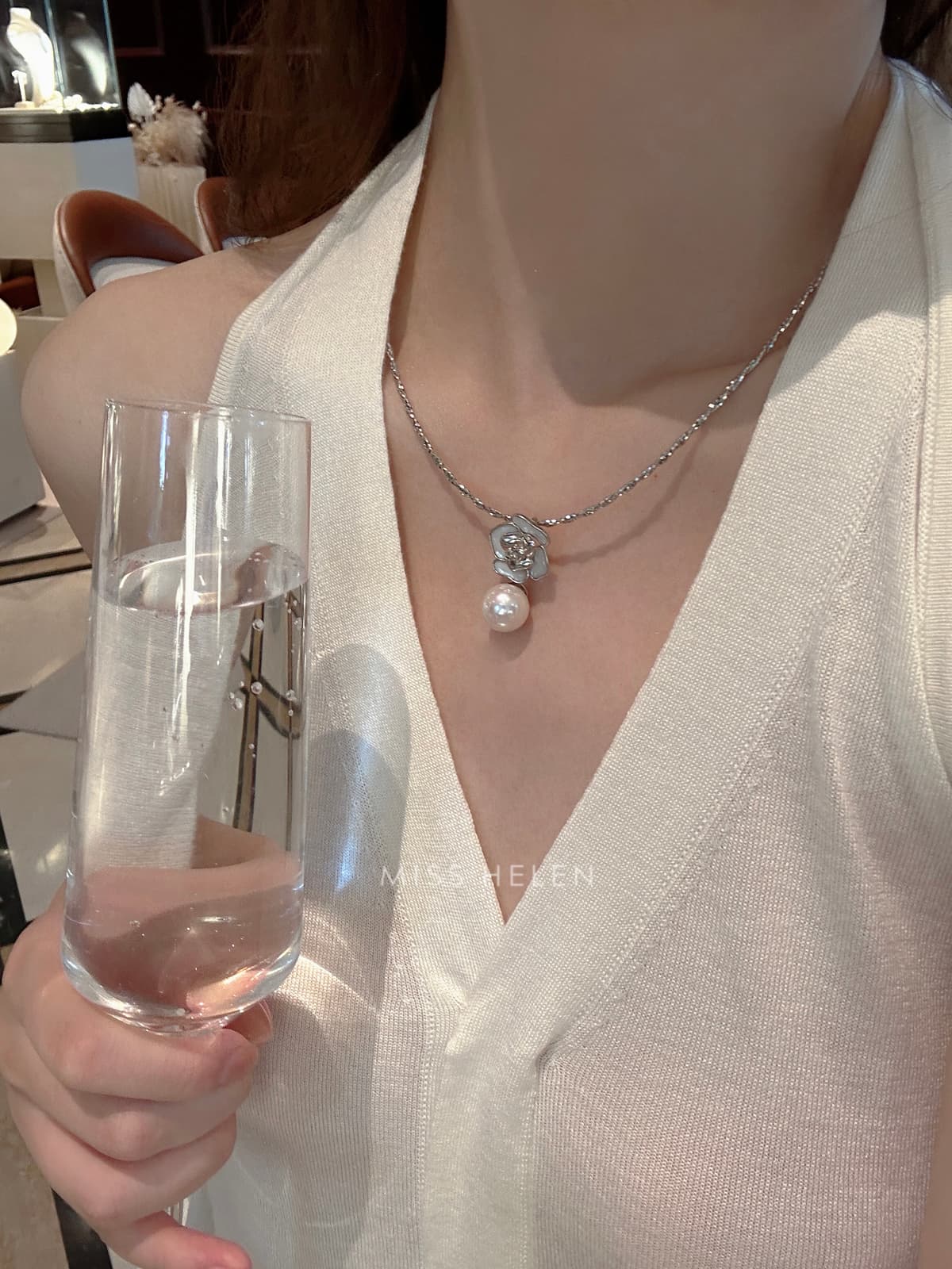 シルバー ネックレス シルバー ネックレス 薔薇と真珠のしずくペンダント