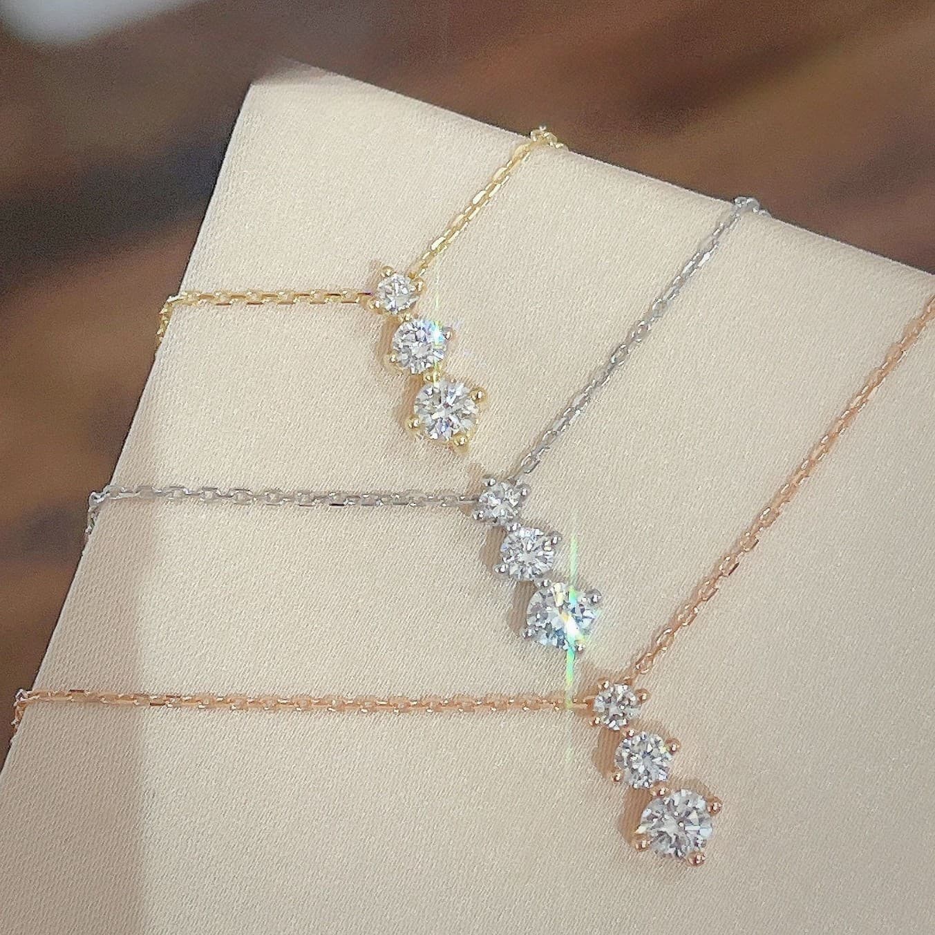 シルバー ネックレス シルバー ネックレス 三粒輝石のしずくペンダント