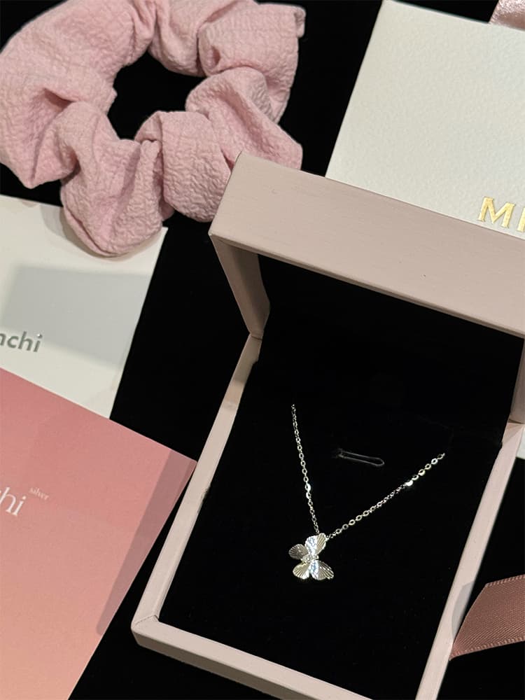 シルバー ネックレス シルバー ネックレス 花蝶のささやき ペンダント
