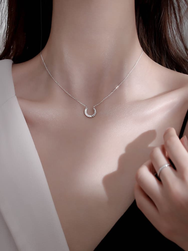 シルバー ネックレス シルバー ネックレス 半月の煌めき ペンダント