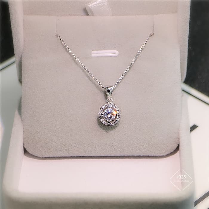 シルバー ネックレス シルバー ネックレス 輝き満ちる円形ジルコニアペンダント
