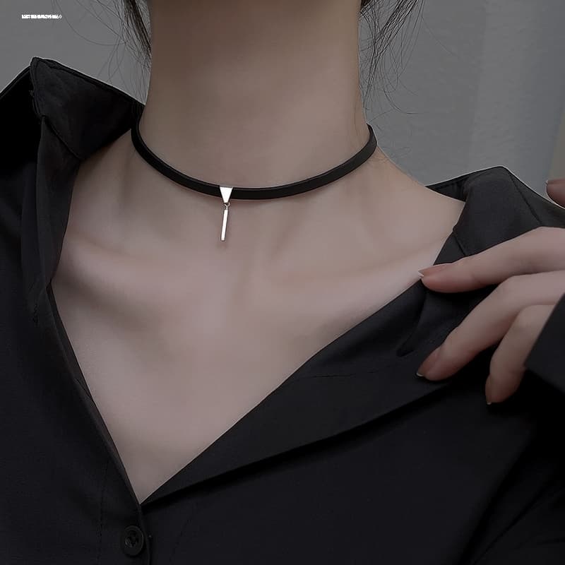 シルバー ネックレス シンプル棒状チャーム革紐ネックレス