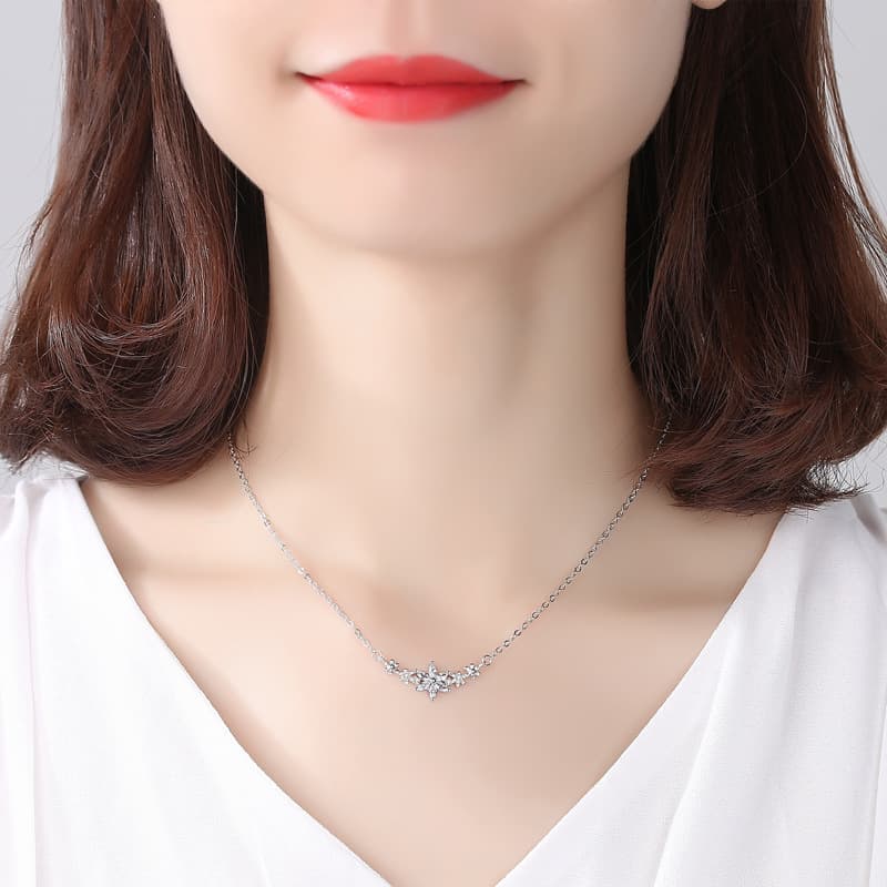 シルバー ネックレス きらめき小花のネックレス