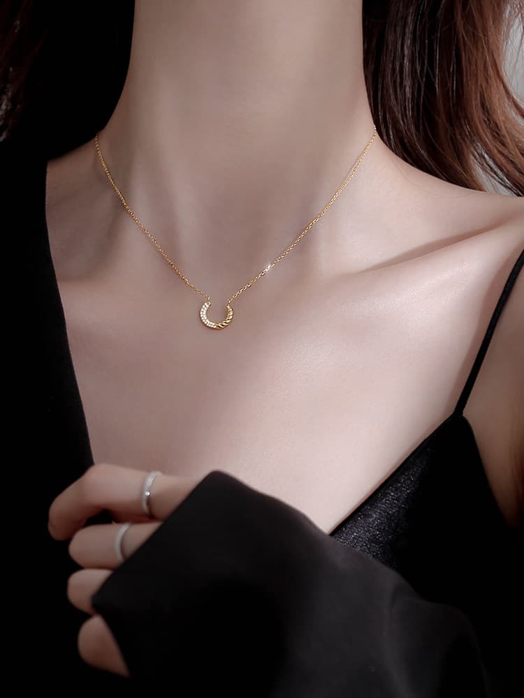シルバー ネックレス シルバー ネックレス 半月の煌めき ペンダント